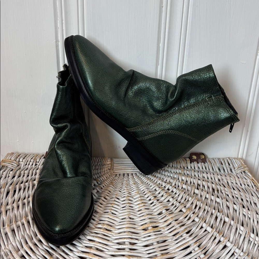 FREE PEOPLE Green Iridescent Slouchy Leather Ankle Boots – Size 7 (New!)